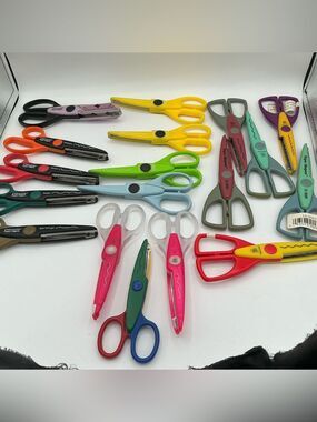 Mixed brands Set of 18 Decorative Craft Scissors - Multicolor
